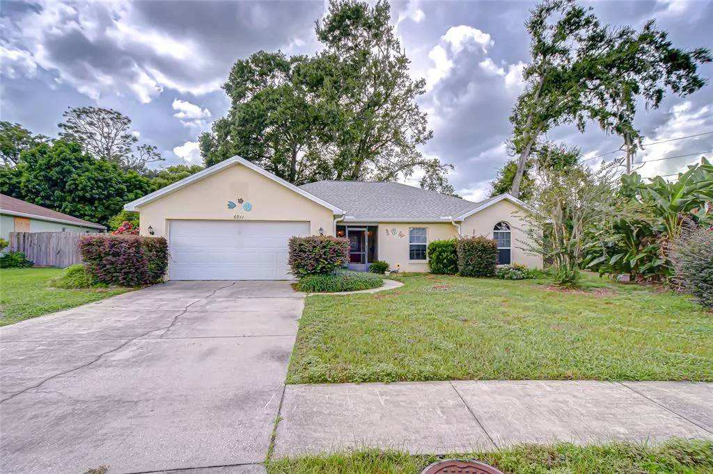 6911 OAKCREST WAY, ZEPHYRHILLS, FL 33542