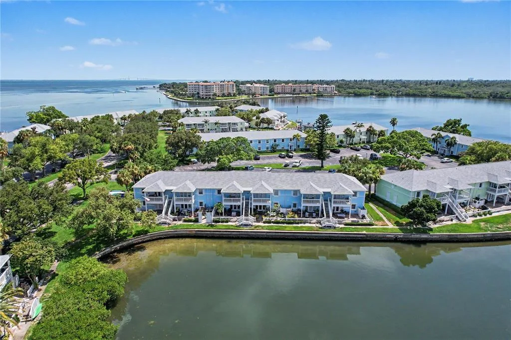 5176 SALMON DRIVE SE # A, ST PETERSBURG, FL 33705