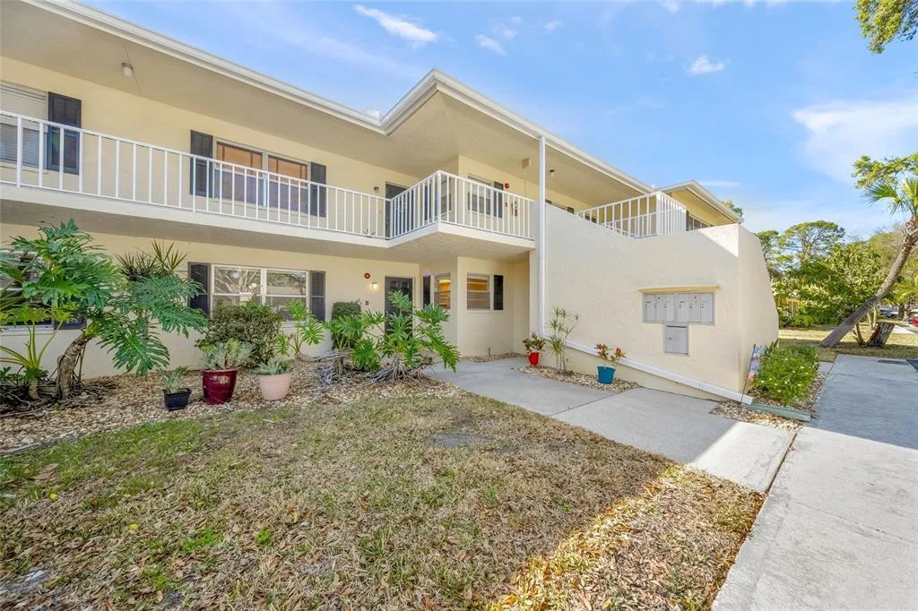 7860 PALM AIRE LANE # 105, SARASOTA, FL 34243