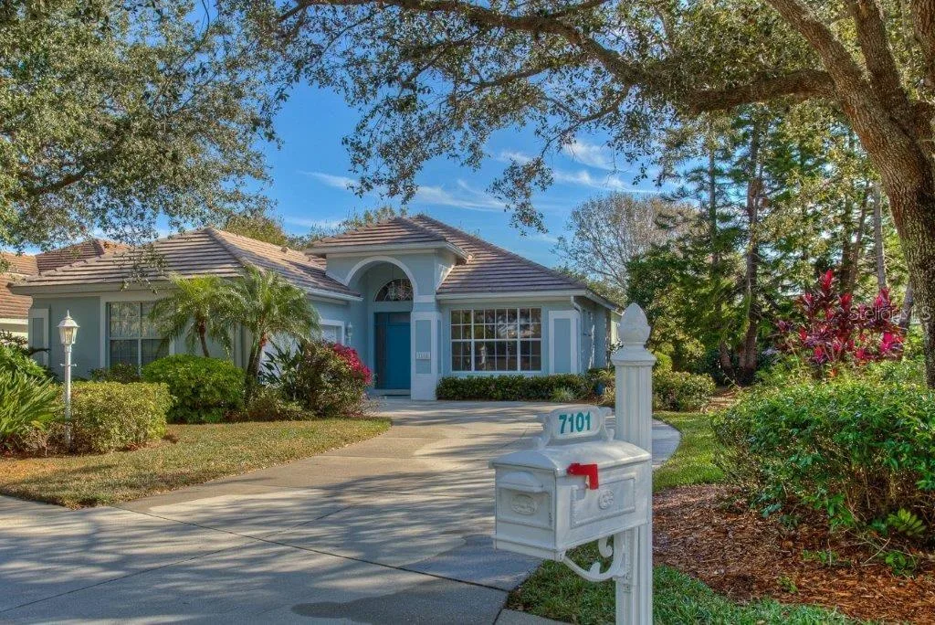 7101 VICTORIA CIRCLE, UNIVERSITY PARK, FL 34201
