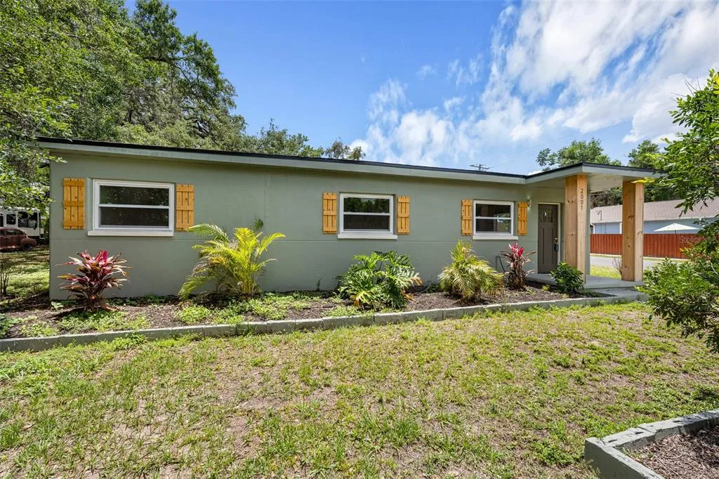 2001 E POWHATAN AVENUE, TAMPA, FL 33610