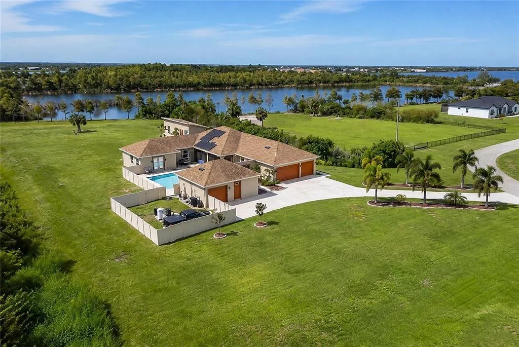 3016 SMILODON TRAIL, RUSKIN, FL 33570