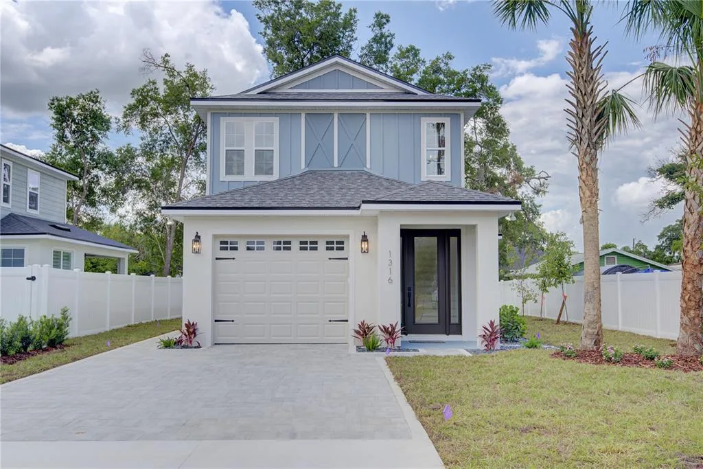 1316 E 9TH AVENUE, MOUNT DORA, FL 32757