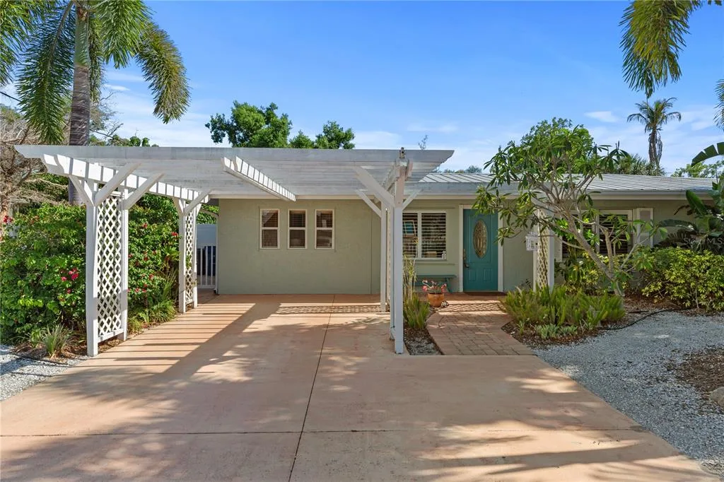 7860 HOLIDAY DRIVE, SARASOTA, FL 34231