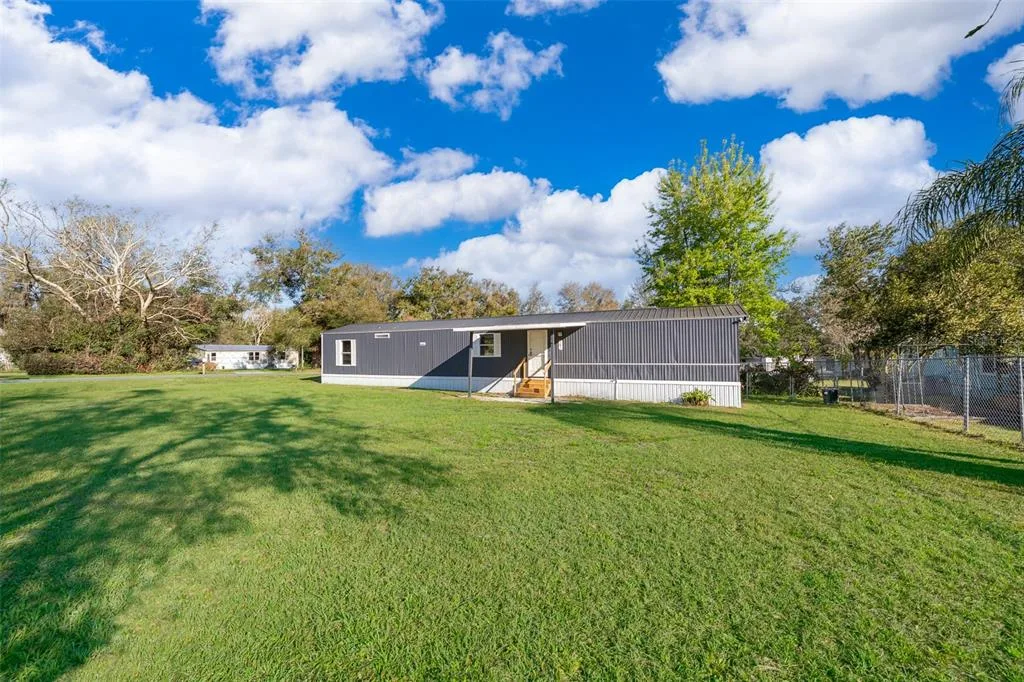 101 CAROLINE AVENUE, LADY LAKE, FL 32159