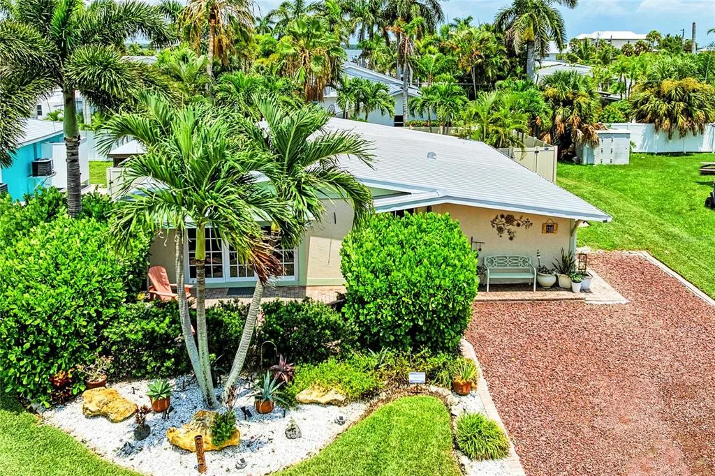 2711 AVENUE C, HOLMES BEACH, FL 34217