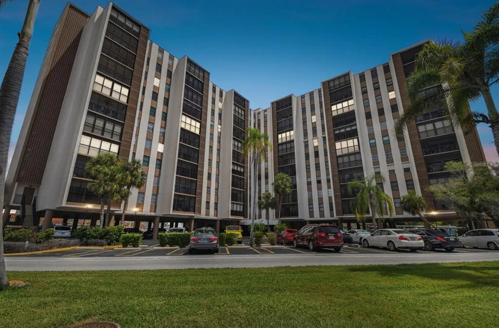 10355 PARADISE BOULEVARD # 702, TREASURE ISLAND, FL 33706