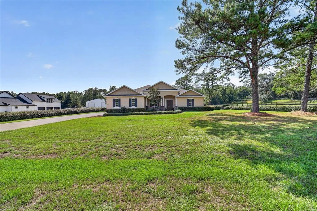 11050 SE 37TH AVENUE ROAD, BELLEVIEW, FL 34420