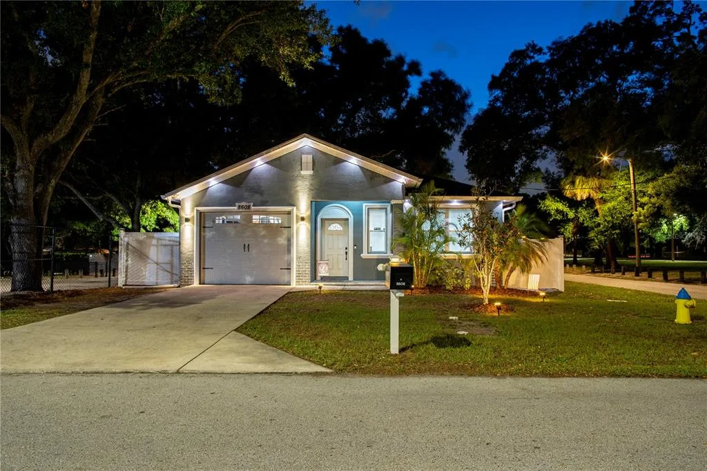 8608 N MITCHELL AVENUE, TAMPA, FL 33604
