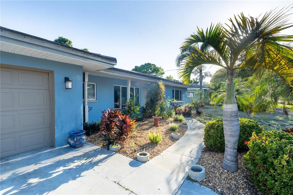 33 SOUTHWIND DRIVE, BELLEAIR BLUFFS, FL 33770