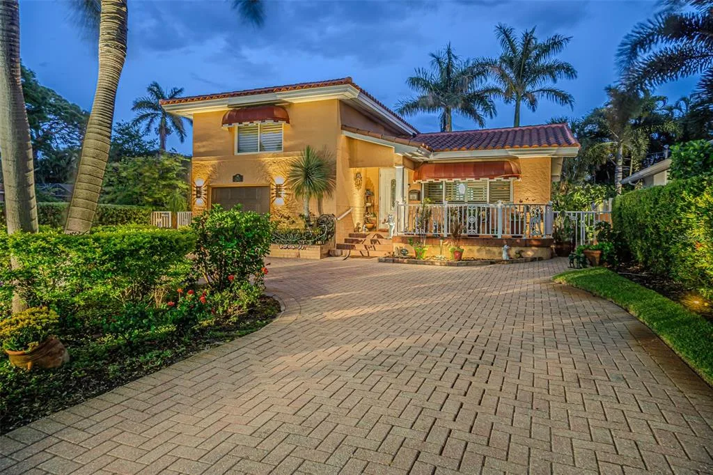 243 SNELL ISLE BOULEVARD NE, ST PETERSBURG, FL 33704