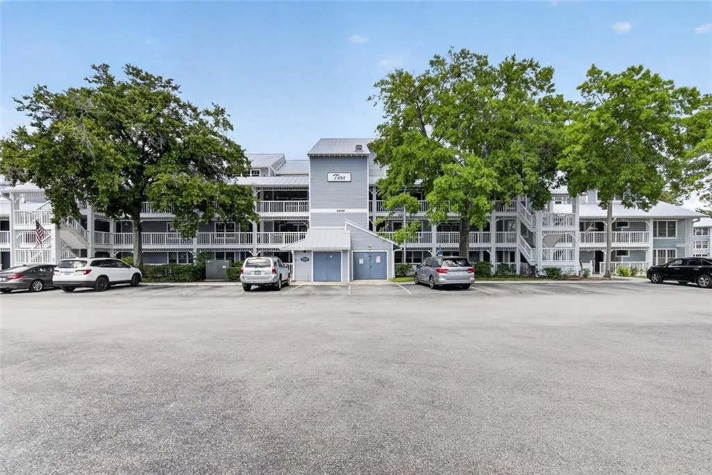 2599 DOLLY BAY DRIVE # 305, PALM HARBOR, FL 34684