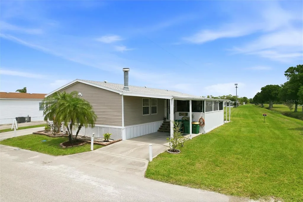 184 W MANATEE LOOP, PUNTA GORDA, FL 33950