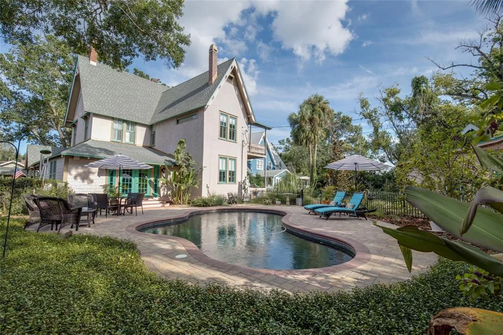 101 READ STREET, TARPON SPRINGS, FL 34689