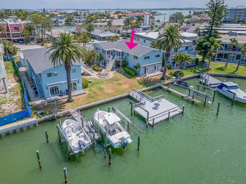 241 SKIFF POINT # 4, CLEARWATER BEACH, FL 33767