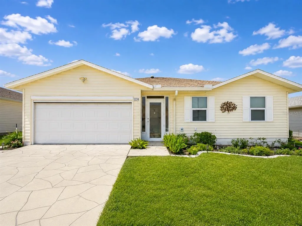 2228 GRAND CYPRESS DRIVE, LAKELAND, FL 33810