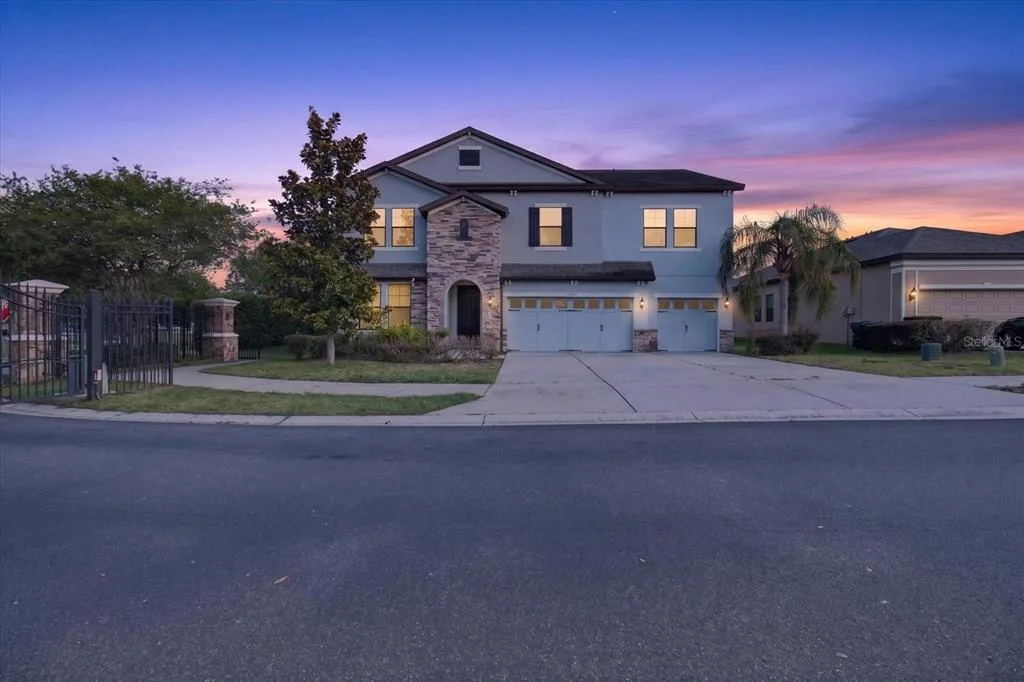 1389 HERITAGE LANDINGS DRIVE, LAKELAND, FL 33805