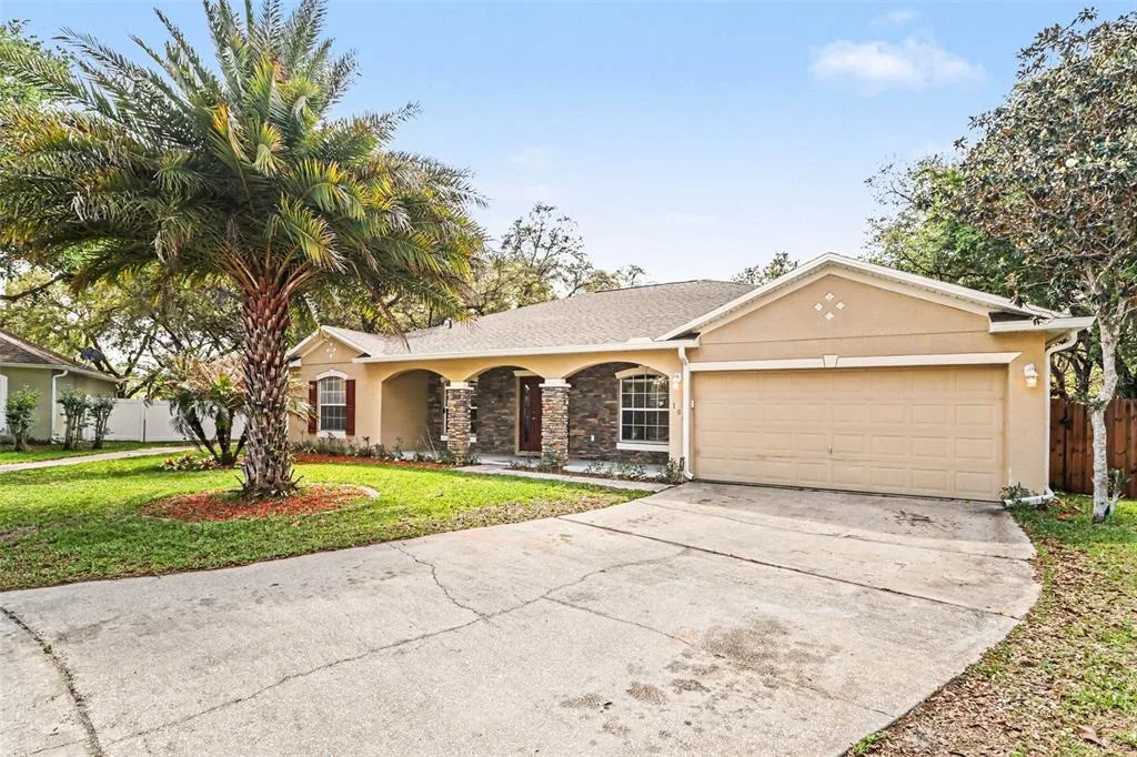 100 FESTIVE COURT, CHULUOTA, FL 32766