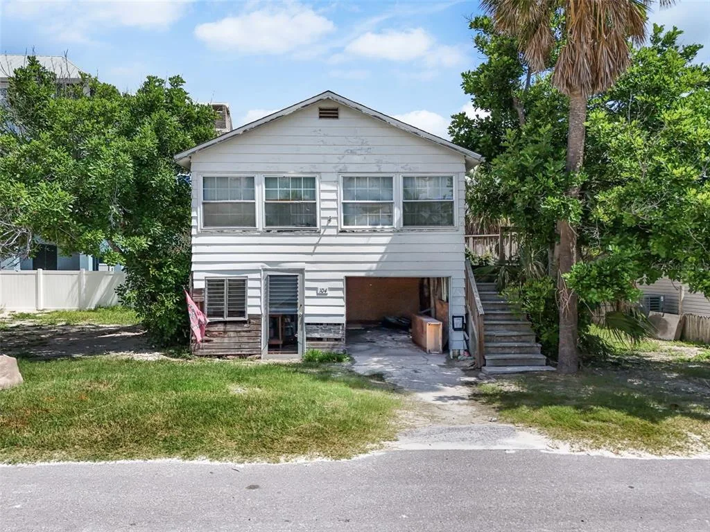 104 10TH STREET S, BRADENTON BEACH, FL 34217