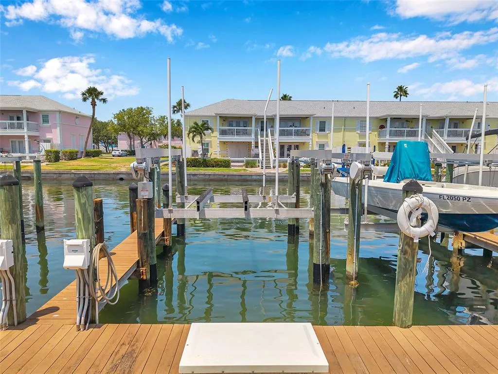 0 #114SS COQUINA KEY DRIVE SE # 114SS, ST PETERSBURG, FL 33705