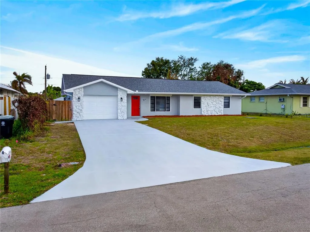 214 SE DUVAL AVENUE, PORT ST LUCIE, FL 34983