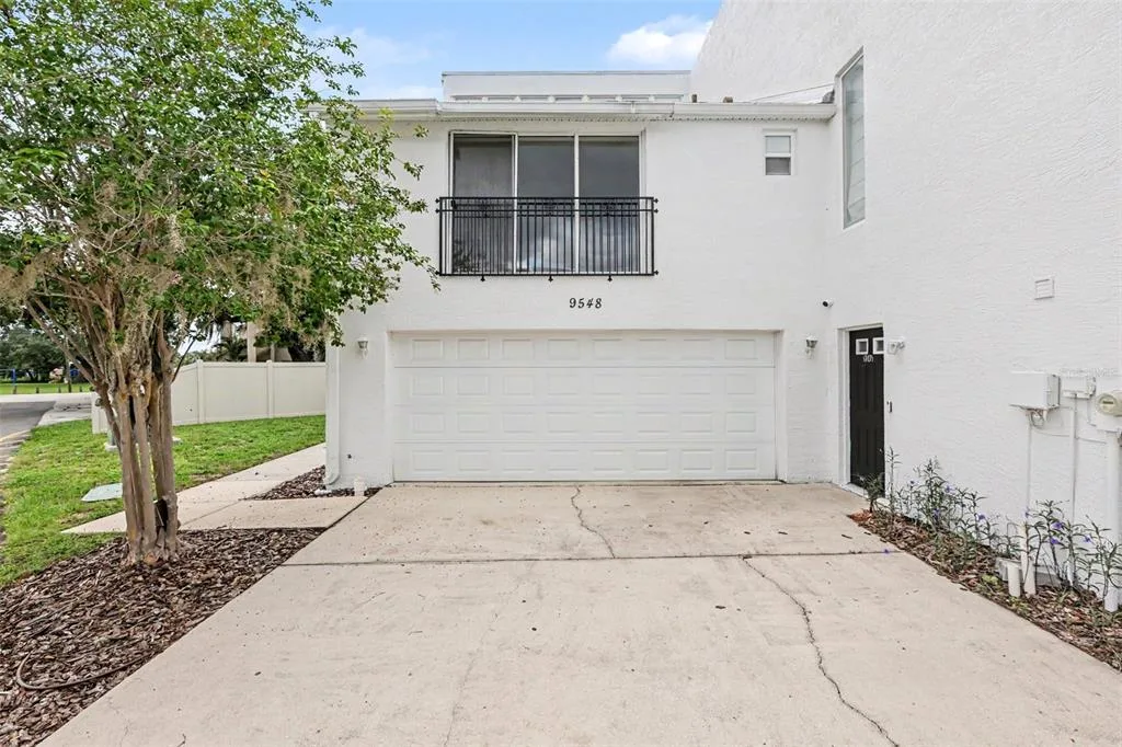 9548 ORANGE VALLEY COURT, TAMPA, FL 33618