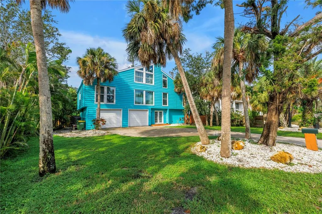 156 SIESTA DRIVE, SARASOTA, FL 34242