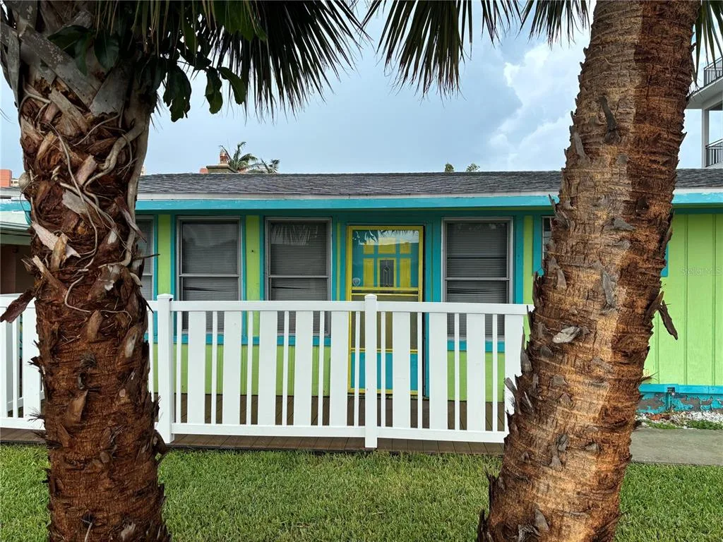 18006 4TH STREET E, REDINGTON SHORES, FL 33708