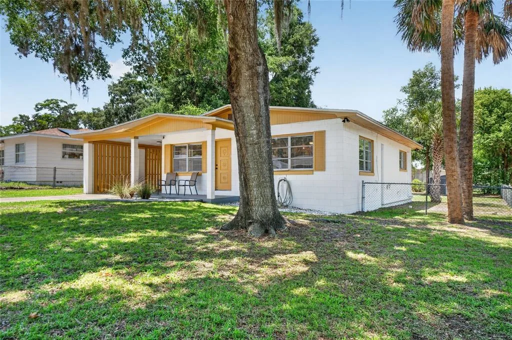 529 E GOTTSCHE AVENUE, EUSTIS, FL 32726