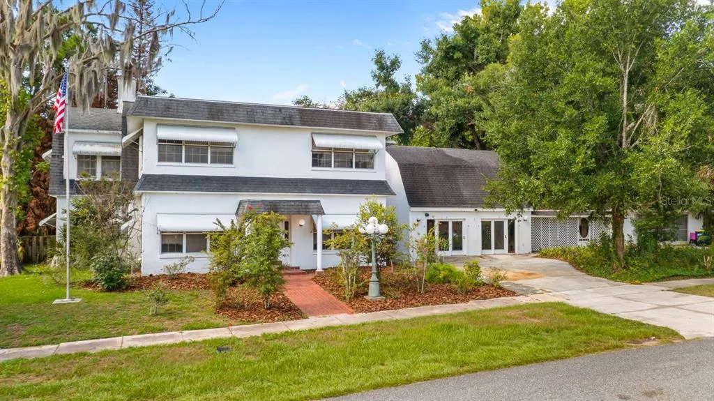 127 E LAUREL AVENUE, HOWEY IN THE HILLS, FL 34737