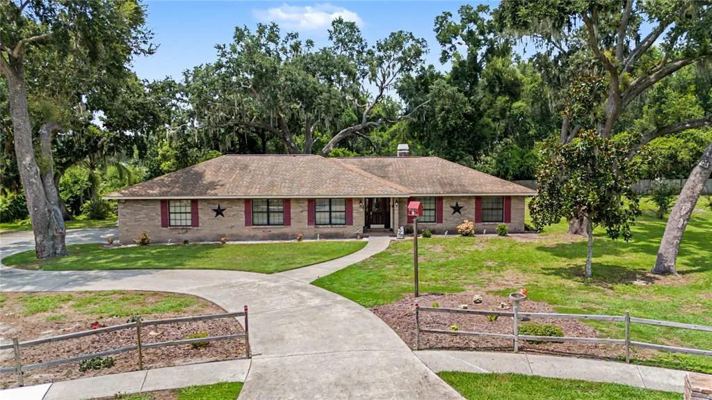 3901 BUTTONWOOD COURT, BRANDON, FL 33511