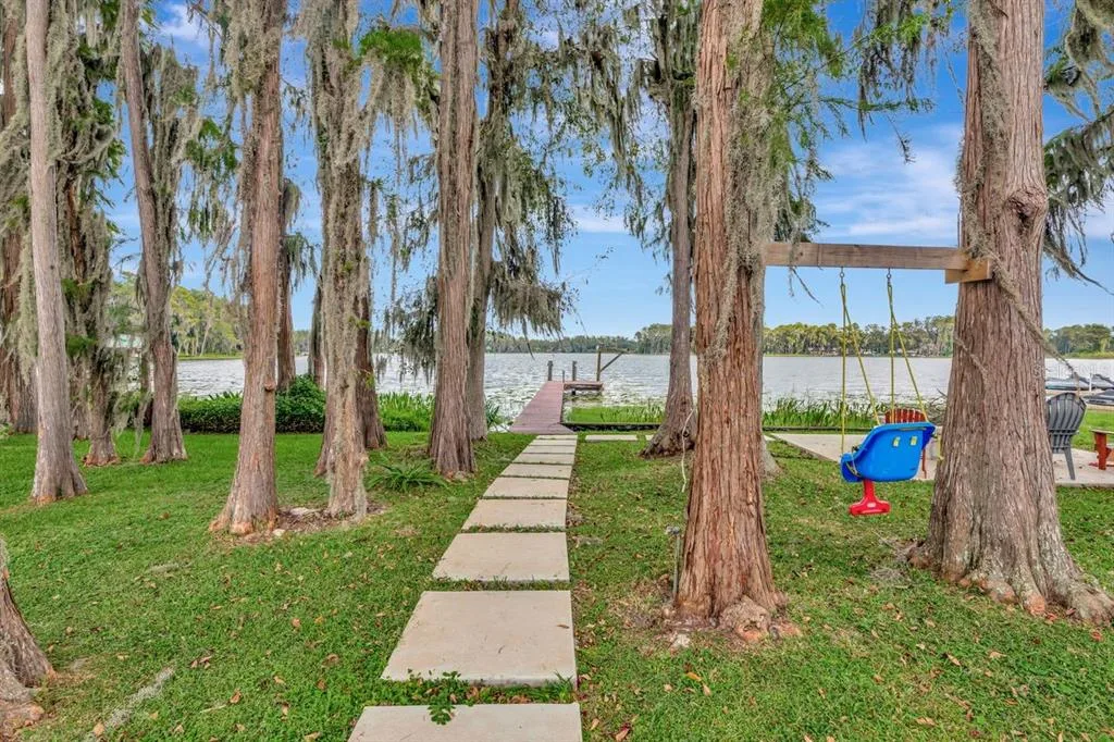 19207 CROOKED LANE, LUTZ, FL 33548