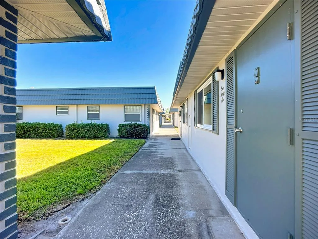 1811 BEDFORD LANE # 166, SUN CITY CENTER, FL 33573