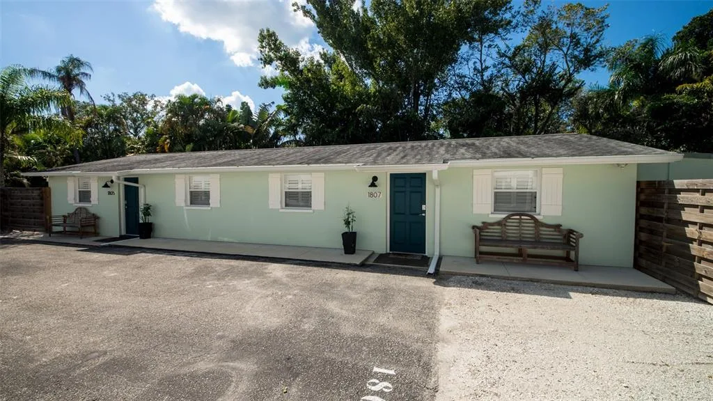 1805 IVANHOE STREET, SARASOTA, FL 34231