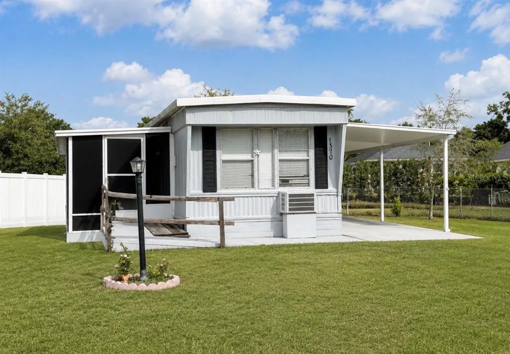 1370 COUNTY DRIVE, TAVARES, FL 32778