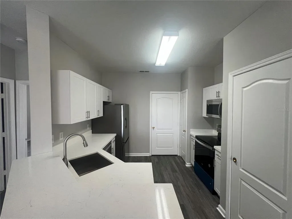 18046 VILLA CREEK DRIVE, TAMPA, FL 33647