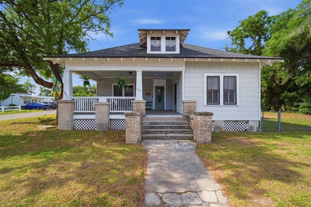 1201 W REYNOLDS STREET, PLANT CITY, FL 33563
