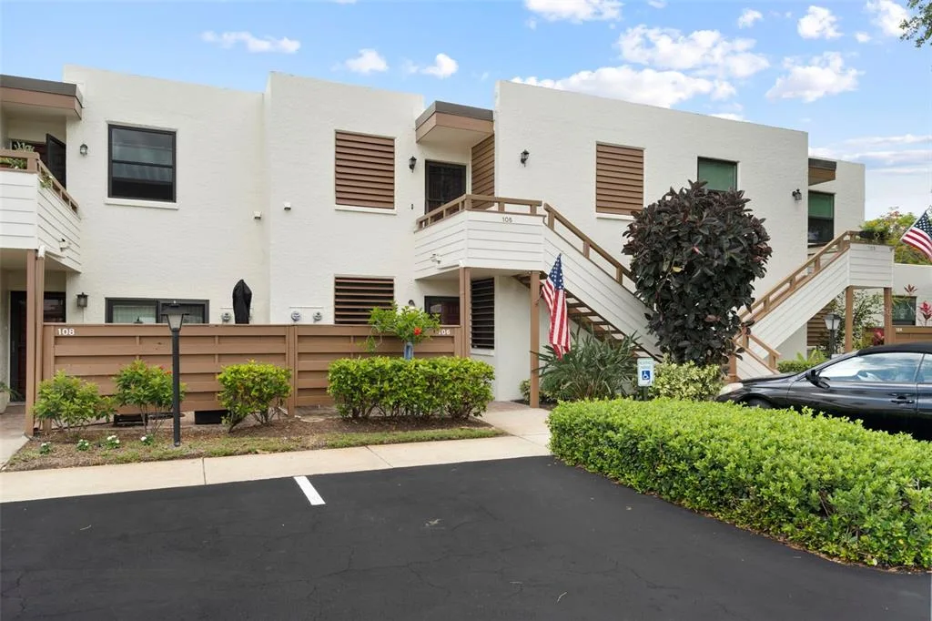 106 TIDEWATER DRIVE, BRADENTON, FL 34210