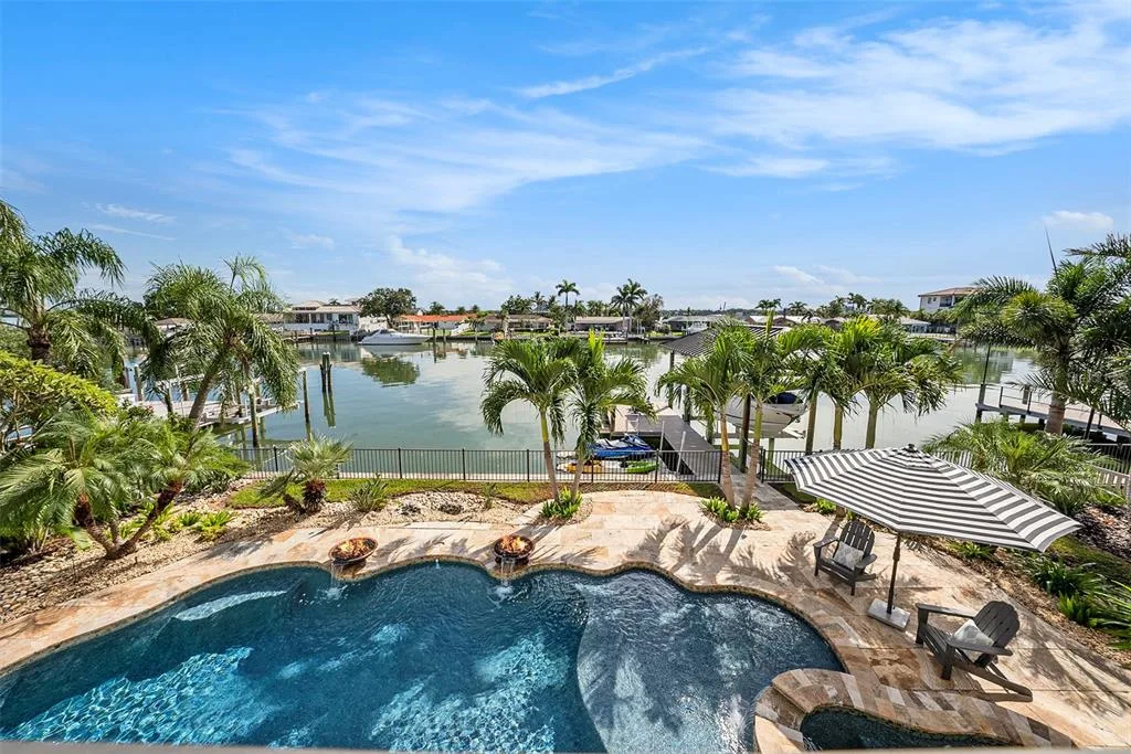 231 MIDWAY ISLAND, CLEARWATER BEACH, FL 33767