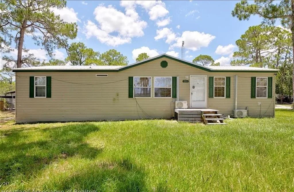 201 E MAXANNA, SEBRING, FL 33875
