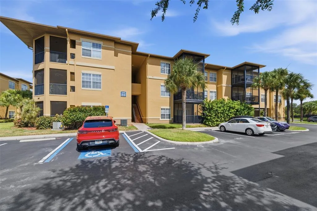 4323 BAYSIDE VILLAGE DRIVE # 325, TAMPA, FL 33615