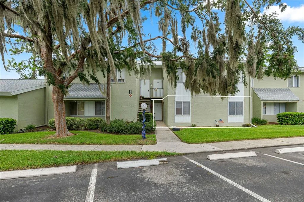568 FAIRWAYS CIRCLE # A, OCALA, FL 34472