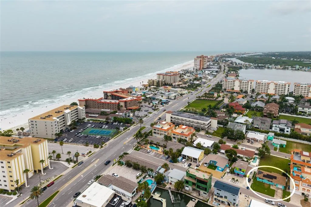 136 175TH TERRACE DRIVE E, REDINGTON SHORES, FL 33708
