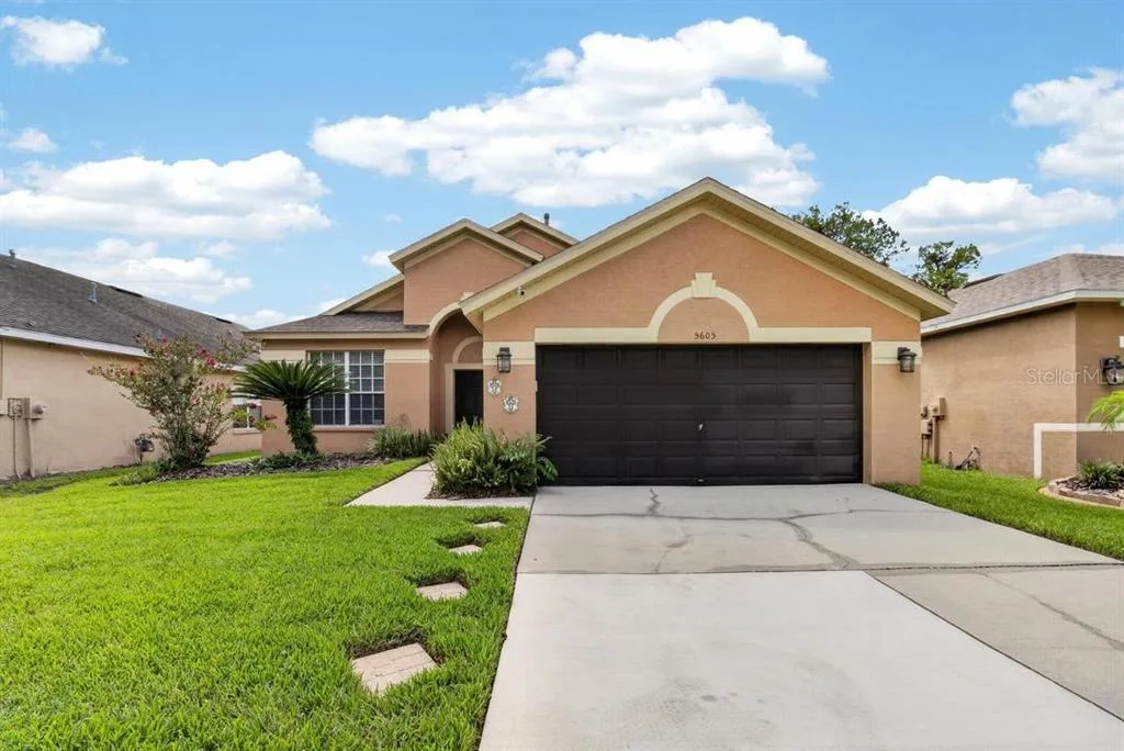 5605 HAWKLAKE ROAD, LITHIA, FL 33547