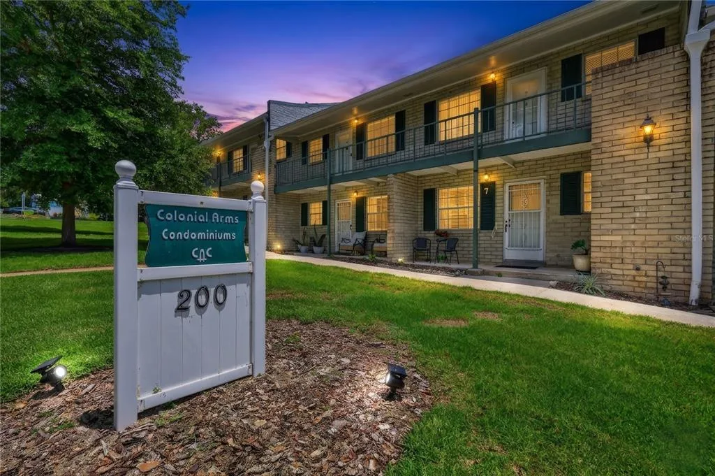 200 E 10TH AVENUE # 8, MOUNT DORA, FL 32757