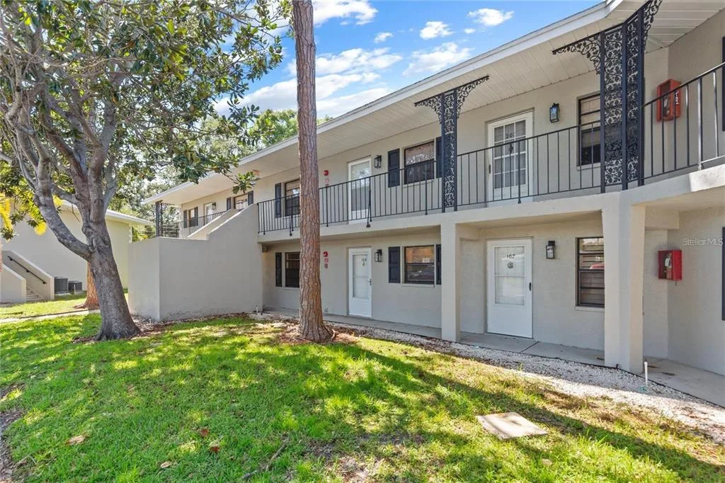 101 LAKE AVENUE NE # 215, LARGO, FL 33771