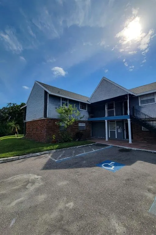 200 COUNTRY CLUB DR # 1302, LARGO, FL 33771