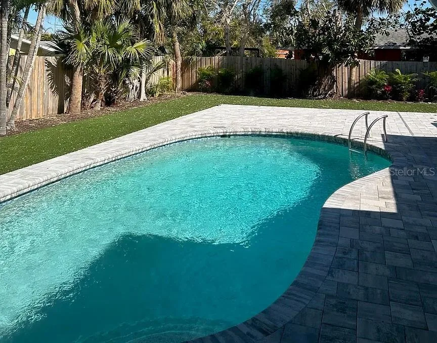 691 RUSSELL STREET, LONGBOAT KEY, FL 34228