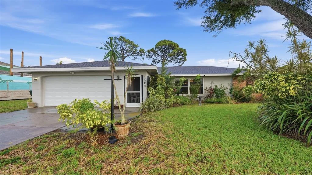 1329 NANTUCKET ROAD, VENICE, FL 34293