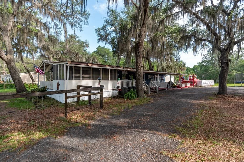 134 FAYE STREET, HAWTHORNE, FL 32640